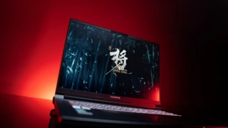 搭载英特尔酷睿Ultra HX处理器的七彩虹将星X18 Max游戏本亮相，游戏性能拉满