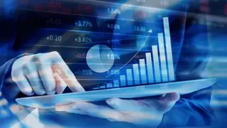 混合式AI战略显效，AI PC巨头成科技板块“压舱石”