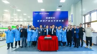 千年运河见证数字经济新篇章 软通华方京牌京产首台服务器下线