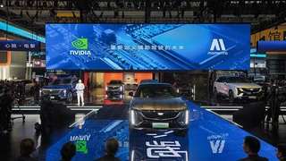 凯迪拉克VISTIQ亚洲首秀，搭载Momenta飞轮大模型定义豪华纯电智能出行