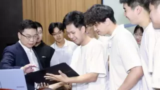 华为终端BG董事长余承东重返母校清华 开讲鸿蒙校园公开课