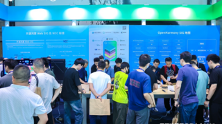 开源鸿蒙开发者大会2025交流区亮点纷呈，社区与生态伙伴共绘智能图景
