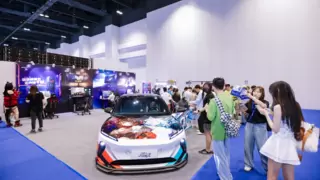 TCL华星× ASUS丨跨界合作引领痛车文化新风尚