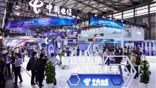 中国电信“智算慧万象 星辰启未来”主题展台亮相2025年世界移动通信大会上海