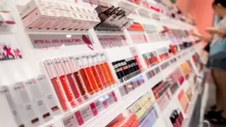 当潮玩邂逅美妆 快门自拍亭解锁线下打卡新热潮