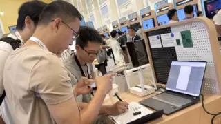 润开鸿亮相HDC2025 以AI驱动基于开源鸿蒙的行业新“智”场景创新