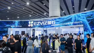 萤石 AI 黑科技闪耀2025广州建博会，智能家居未来图景触手可及