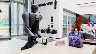 “功能替代”到“智能共创”——深入解读新松多可仿生人形机器人