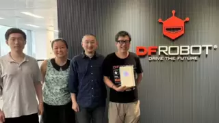 便携式AI突破：DFRobot LattePanda Mu 助力泛灵人工智能RM-01实现“公文包里的超算”