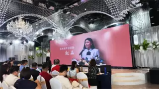 晓芹海参2025经销商大会召开，小马宋等现场赋能