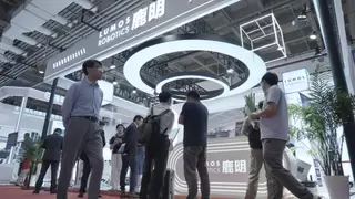 Lumos鹿明机器人携全系产品亮相WRC 2025，以具身智能科技引领产业智能升级