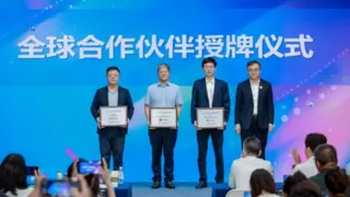 重磅：中国联通成为首届世界人形机器人运动会全球合作伙伴