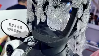 京东展台机器人成焦点 3D打印Y3K装备引领科技美学新风潮