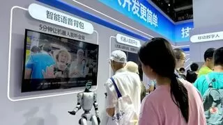 科大讯飞亮相2025世界机器人大会，智能交互技术引领具身智能新浪潮