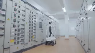 优艾智合巡霄亮相首届世界人形机器人运动会开幕式