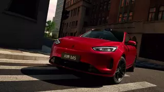 余承东首爆问界新M5 Ultra年度新色跃影红，高能量人生的必搭车色