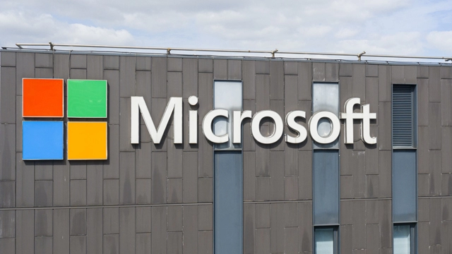 微软人工智能推出首批自研模型MAI-Voice-1语音模型与MAI-1预览版