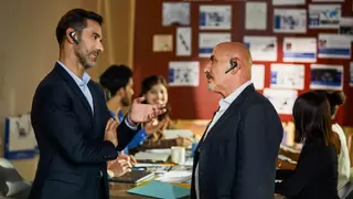 商务洽谈现场：时空壶 W4Pro AI同传耳机如何以高精准翻译促成合作