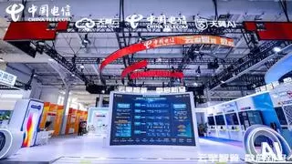 从 “纸上蓝图” 到 “实景画卷”:2025服贸会首日，中国电信AI“黑科技”亮相首钢园！