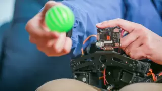 当AI通识课程走进校园：我们如何让孩子从“会用”到“会创造”？