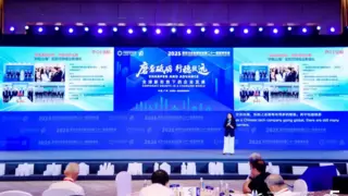 讯飞同传助力亚布力夏季年会，打破语言壁垒促全球对话