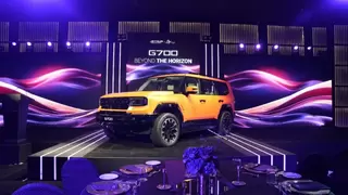 纵横G700亮相迪拜哈利法塔，豪华越野开启全球化新篇章