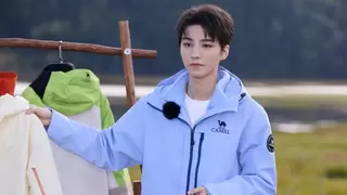 王俊凯空降骆驼抖音直播间，解锁户外穿搭指南