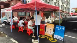 江汉联通周末驻校筑牢学子通信保障