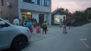 露天电影送清凉 湖北荆门联通客户日服务暖人心