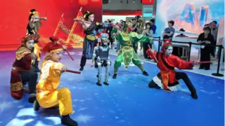 智领华章 惠启未来！中国电信精彩亮相2025年中国国际信息通信展览会