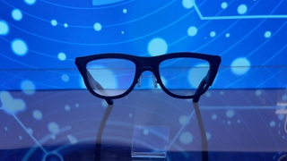 2025湾芯展开幕：光峰科技携2款LCoS AR光机亮相