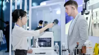 讯飞发布AI翻译耳机：准确、快速、自然，让全球沟通无限