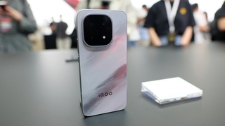 iQOO 15正式发布：全维度跨代升级，又一款性能旗舰巅峰杰作