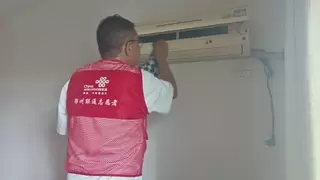 解民忧、送清凉！——鄂州下沉党员志愿者为独居老人检修家电传温情