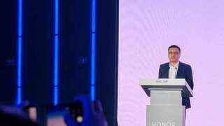 AI研发投入超100亿，荣耀董事长吴晖：得AI者得天下