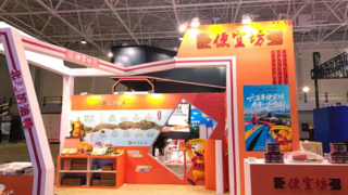 便宜坊亮相北马博览会 京味美食圈粉跑者传京韵