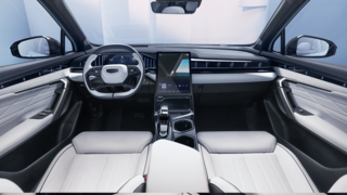 工程师变身AI“指挥者”，吉利与阿里云的软件开发变革实验