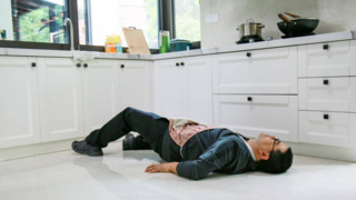 重阳送守护！三思跌倒侦测吸顶灯，异地子女远程守护长辈安全