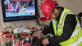 湖北荆州联通智家工程师暖心服务银龄：修通宽带解难题筑牢“数字安全感”