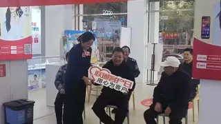 银发课堂里的安心与笑容：咸宁联通点亮老人反诈“心防”