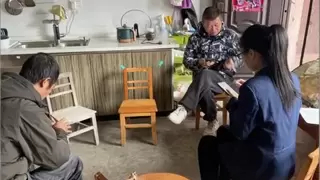 荆门联通服务进乡村 贴心关怀暖民心 ——胡集营业厅开展上门服务，打通数字生活“最后一公里”