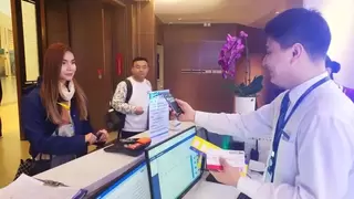 讯飞双屏翻译机2.0赋能南航建设西部门户枢纽，多语言服务架起空中丝路沟通桥梁