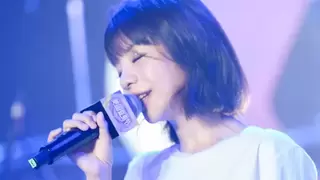 金玟岐美图变身节动情演绎岁月神偷 今旧照对比上演“回忆杀”