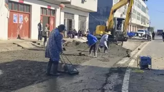 秋收收尾忙疏浚 沟渠畅通保丰年 —天门联通驻村工作队扎实推进农田水利建设​