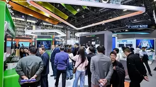 2025数智科技生态大会：亚信科技与中国电信“数智同行、智惠共荣”