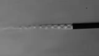 高速摄像机结合纹影技术捕捉超音速激波与马赫环