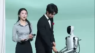 机器人化身家电家居极限测试助手 京东12月闪电新品发布会落幕