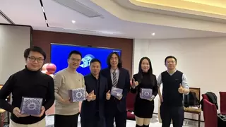 灵犀智能亮相2026 AI创变者年度峰会暨思源盲盒周年庆