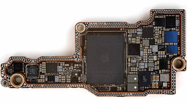 苹果iPhone 17系列高端机型所搭载的12GB LPDDR5X内存芯片被迫加价230%