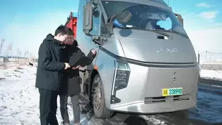 自有车辆+智驾技术+运营场景，深向科技编队新疆载货运营！